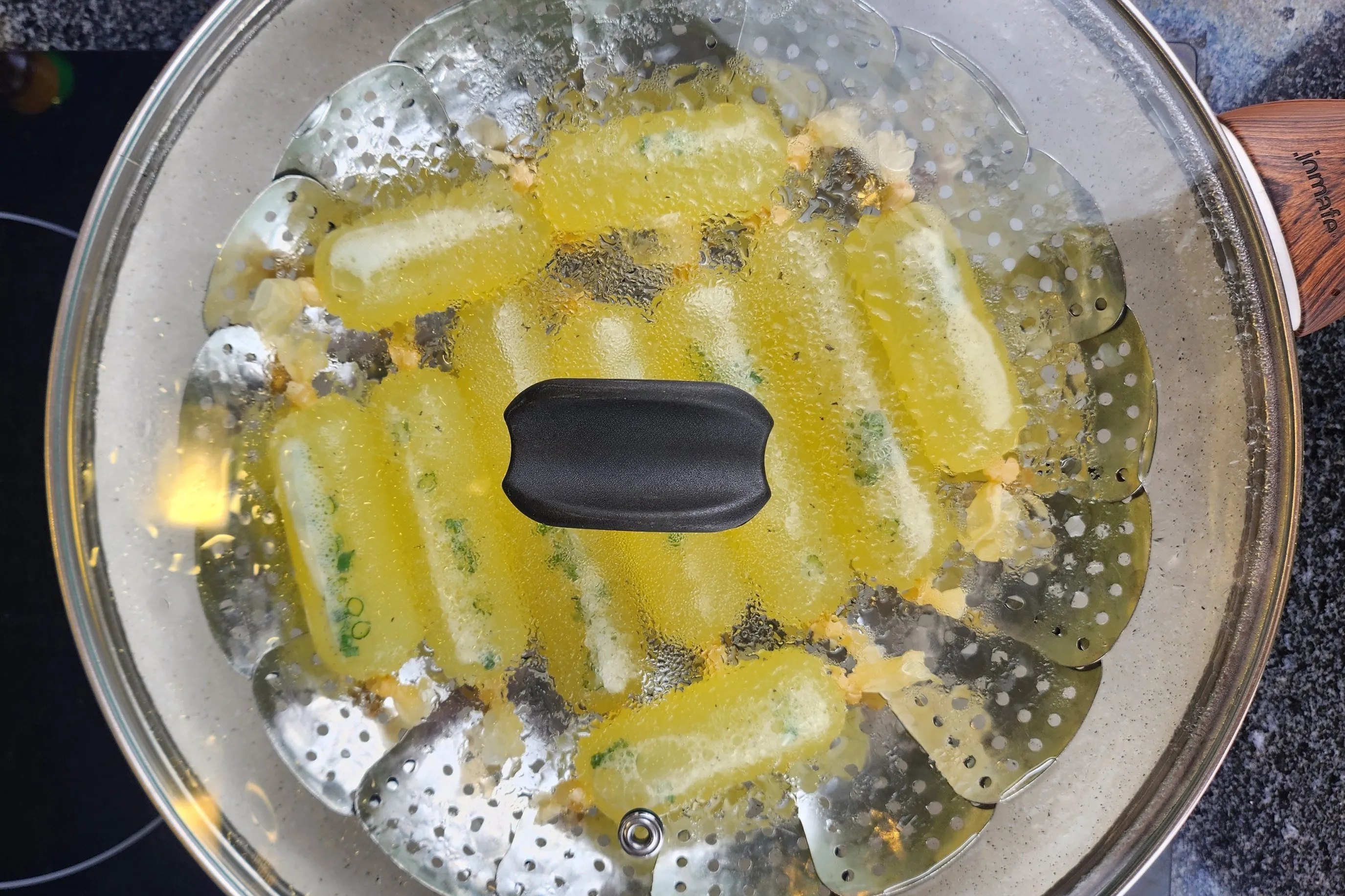 Steaming sausages with the lid on