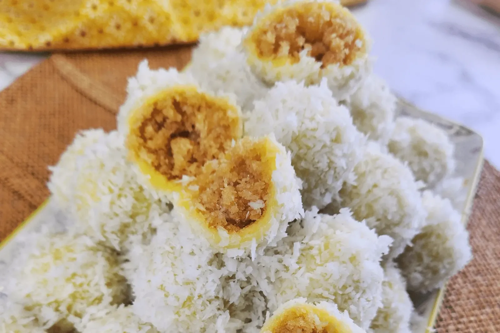 Thai Coconut Balls Dessert (Khanom Tom) 