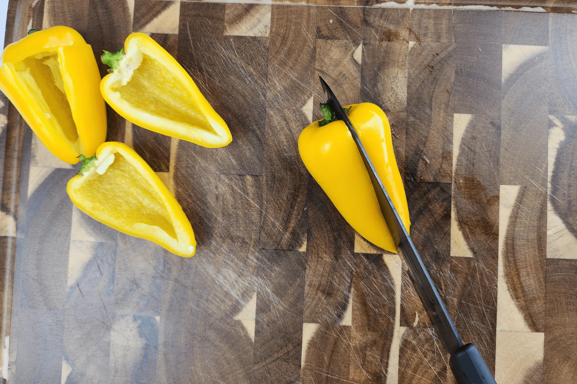 Wash and dry the sweet peppers. Cut them in half and remove the seeds 